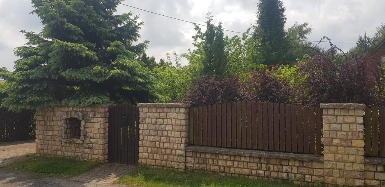 Szyszka I Roza Domek Na Jurze Zelazko Luaran gambar